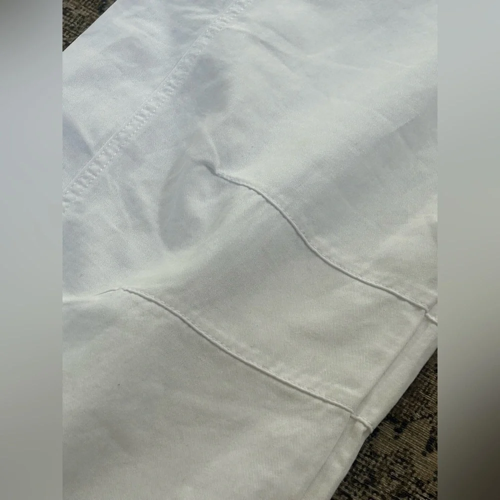 NWOT Amazon Bright White Barrel Denim Jeans